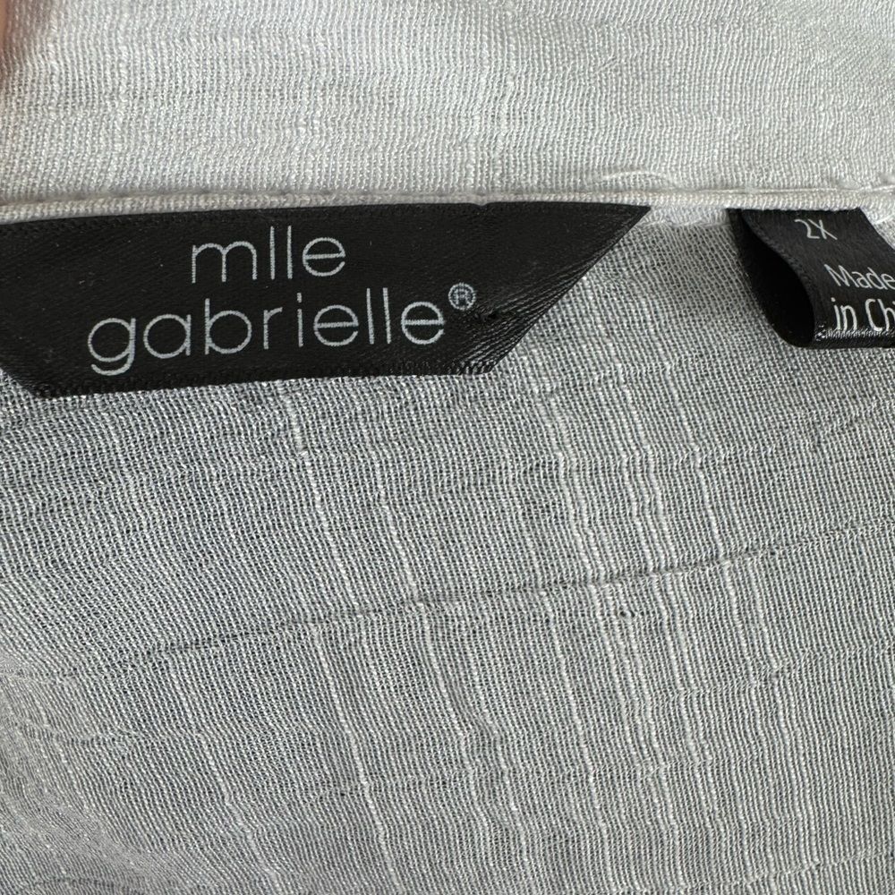 Mlle Gabrielle Light white Textured Fabric dress - Picture 2 of 6